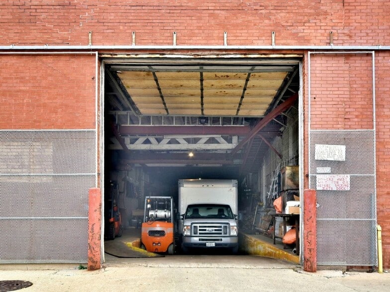 More Photos Of 865 N Spaulding Ave, Chicago Warehouse For Sale