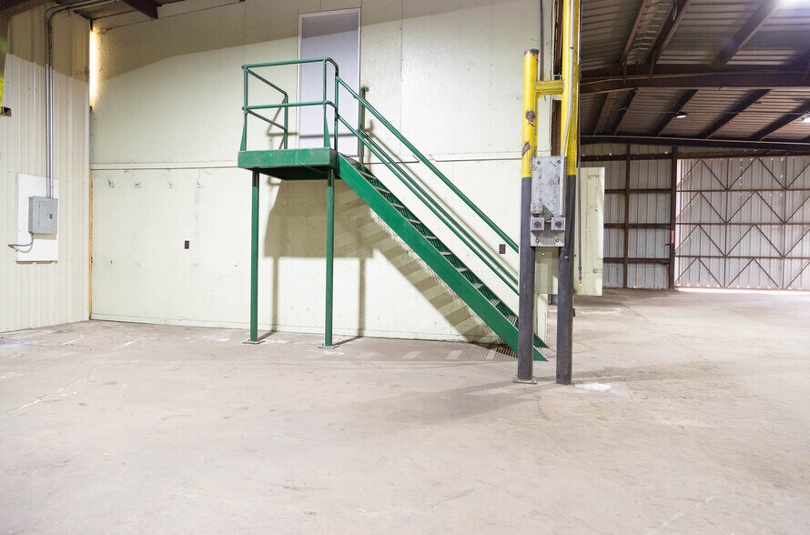 More Photos Of 211 S Austin St, Hutchins Flex For Sale