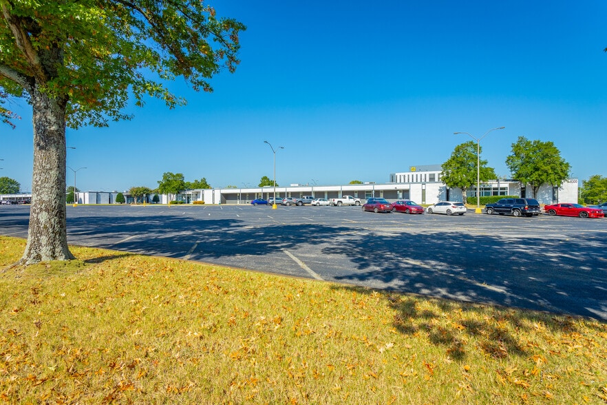 More Photos Of 5740 Uptain Rd, Chattanooga Office For Lease