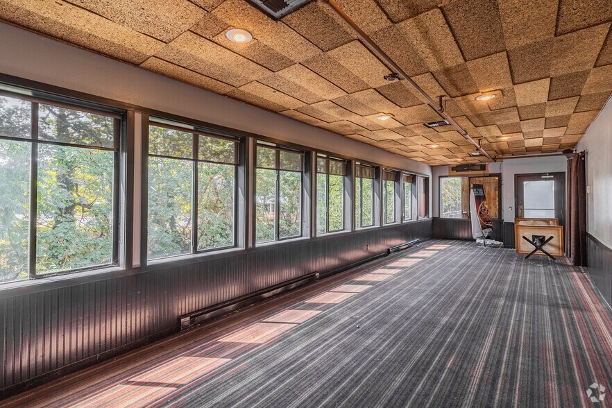 More Photos Of 515 12th St SE, Salem Freestanding For Sale