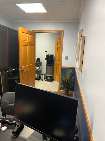 More Photos Of 1301-1315 21st St, Zion Unknown For Lease