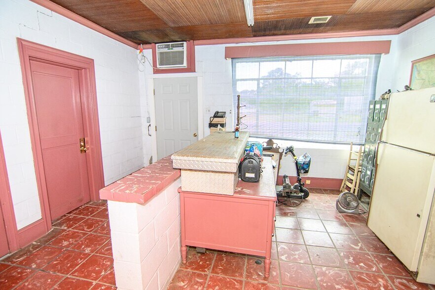 More Photos Of 3367 Broad St, Exmore Showroom For Sale