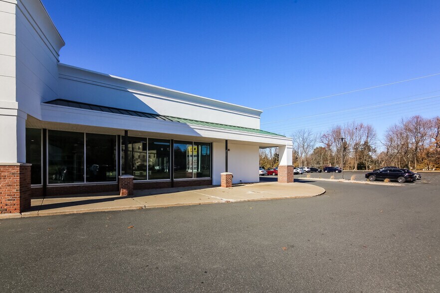 More Photos Of 425 Talcottville Rd, Vernon Freestanding For Lease