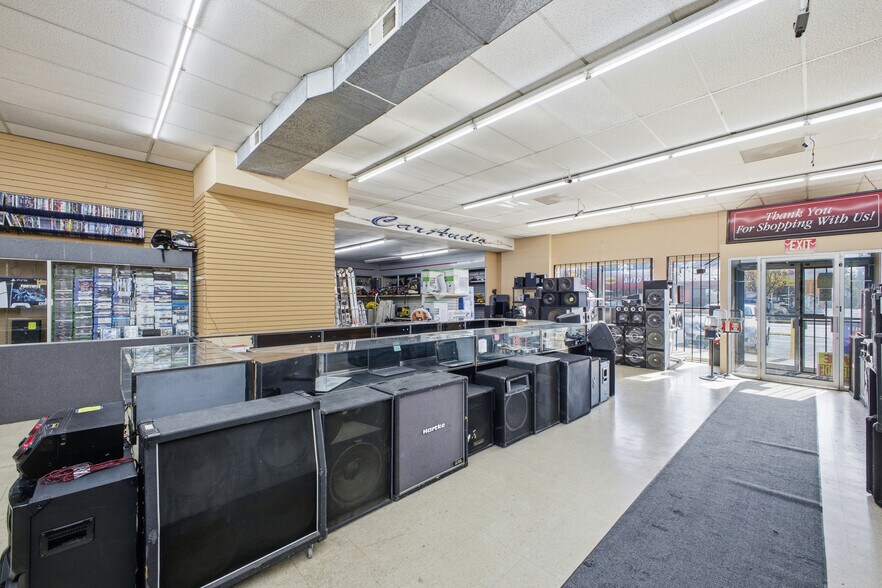 More Photos Of 3210 E Main St, Columbus Freestanding For Sale