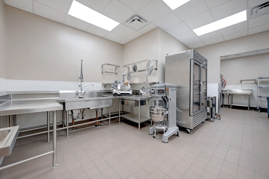 More Photos Of 3610-3626 West Ave, San Antonio Office For Sale