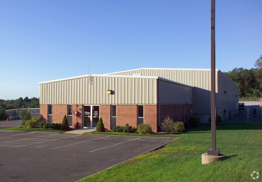 More Photos Of 69 E Belcher Rd, Foxborough Showroom For Lease