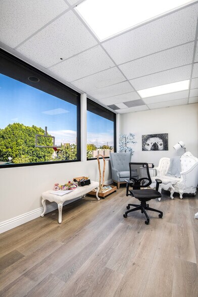 More Photos Of 6746 Valjean Ave, Van Nuys Loft Creative Space For Lease