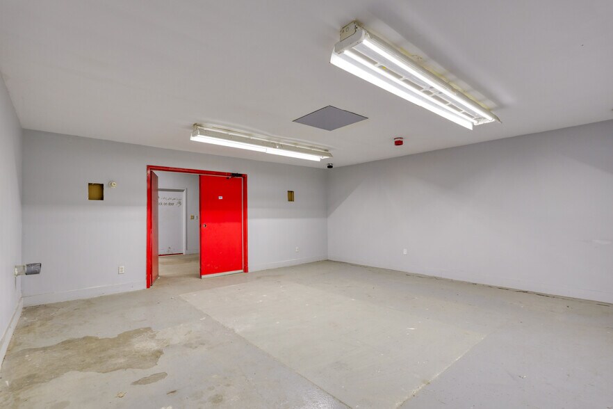 More Photos Of 14257 Tireman Ave, Dearborn Warehouse For Sale