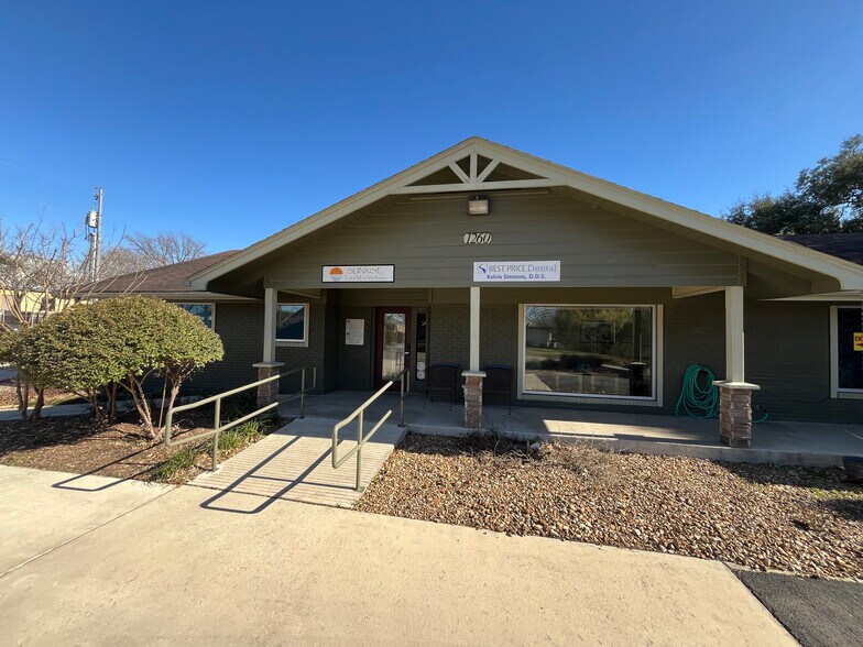 More Photos Of 1260 River Acres Dr, New Braunfels Medical For Lease
