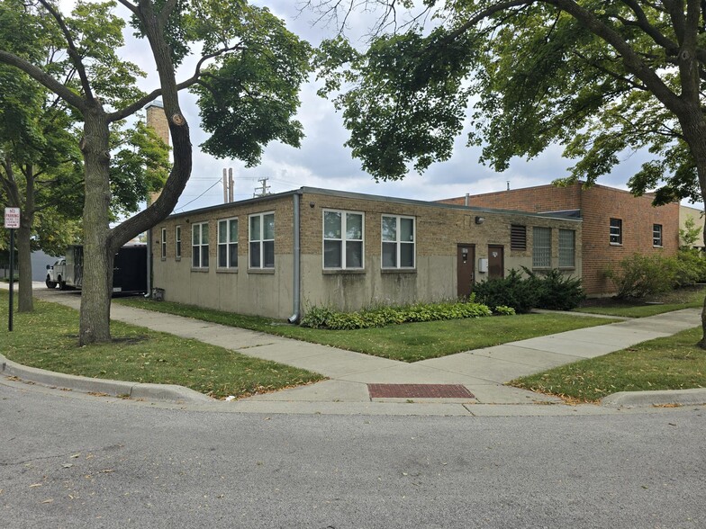 Primary Photo Of 8157 Monticello Ave, Skokie Flex For Sale