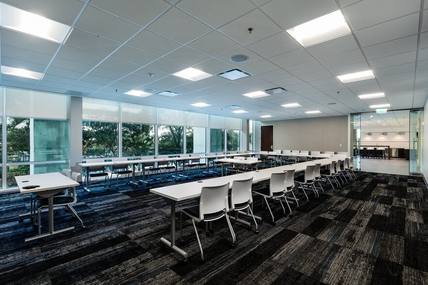 More Photos Of 101 E Kennedy Blvd, Tampa Office For Lease