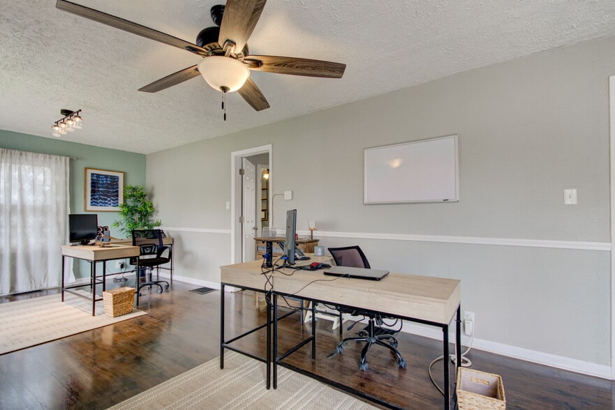 More Photos Of 4451 Old Allisonville Rd, Indianapolis Office For Sale