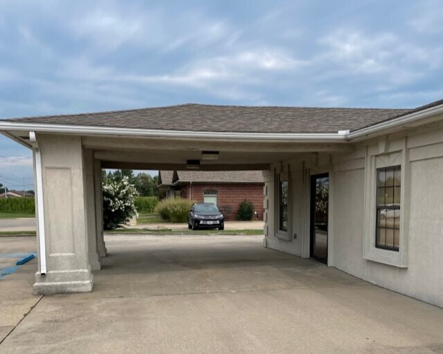 More Photos Of 1124 N Main St, Sikeston Office For Lease