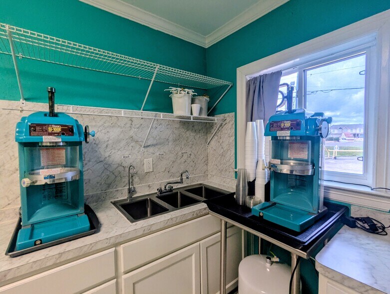 More Photos Of 422 N Lhs Dr, Lumberton Freestanding For Sale