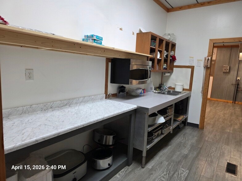 More Photos Of 417 Saint James Ave, Wynot Storefront Retail Residential For Sale