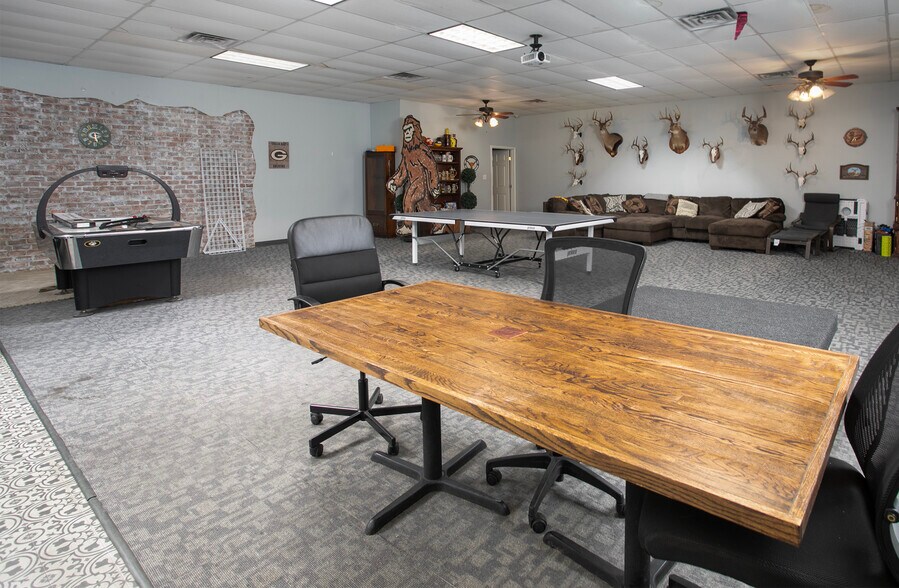 More Photos Of 414 US Highway 79 N, Henderson Industrial For Sale