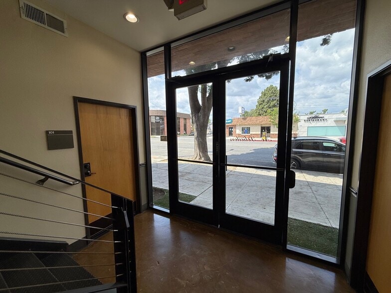 More Photos Of 1918 W Magnolia Blvd, Burbank Office For Lease