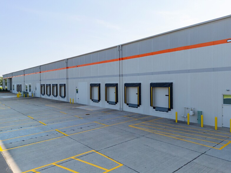 More Photos Of 3400 Southpark Pl, Grove City Warehouse For Lease