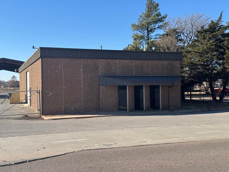 Primary Photo Of 1709 N Airport Rd, Weatherford Warehouse For Sale