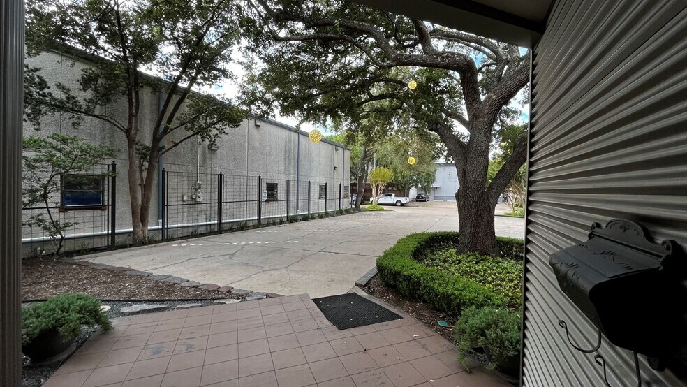 More Photos Of 2503 South Blvd, Houston Office For Sale