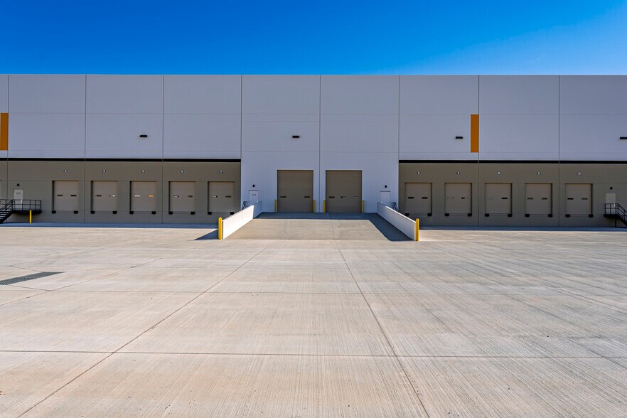 More Photos Of SEC Ellsworth Road & Pecos Rd, Mesa Warehouse For Lease