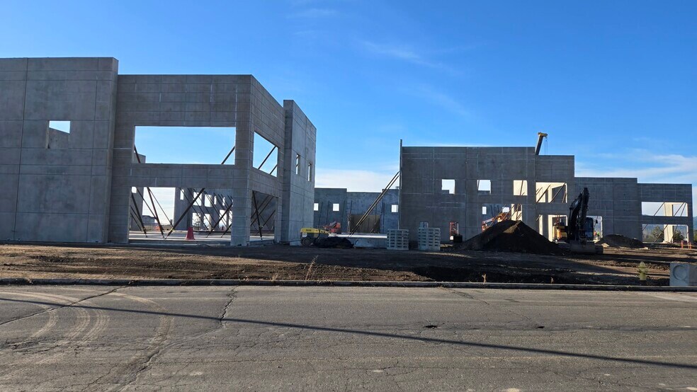 More Photos Of 22421 E Appleway Ave, Liberty Lake Showroom For Lease