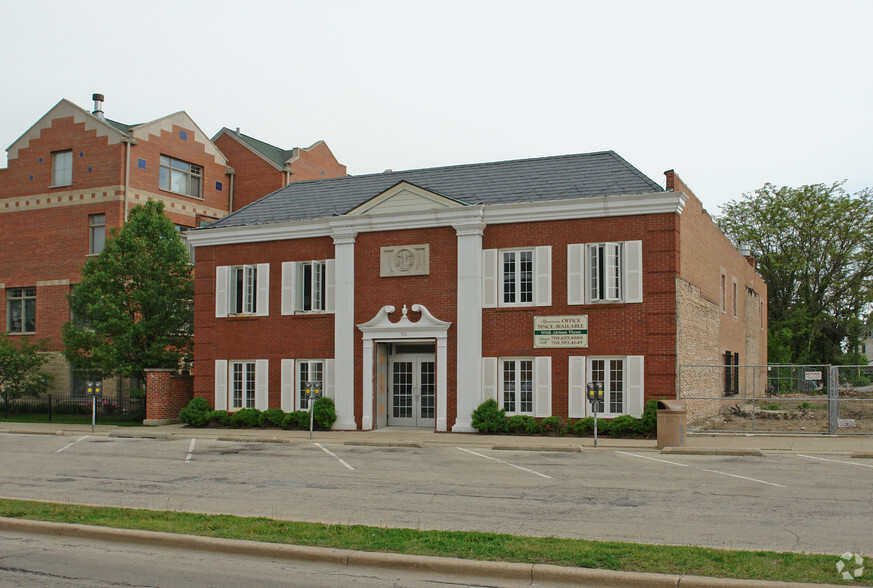 Primary Photo Of 711 South Blvd, Oak Park Office Residential For Lease