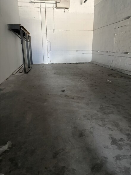 More Photos Of 2649 S Park Rd, Hallandale Warehouse For Lease