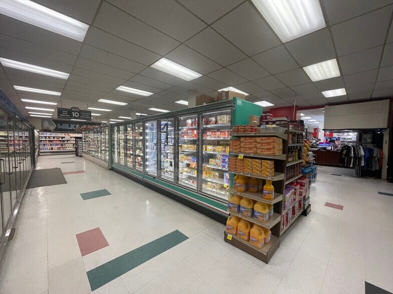 More Photos Of 1017 4th Ave, Coraopolis Supermarket For Lease