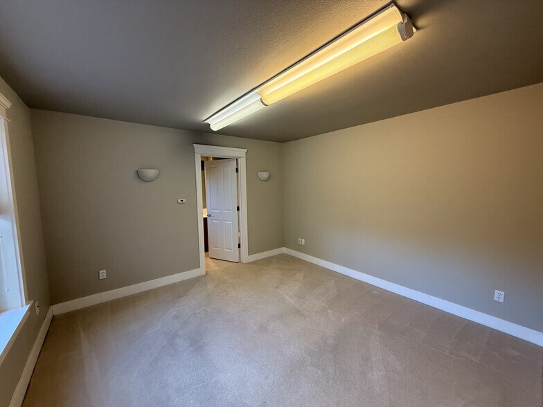 More Photos Of 1510 NE Fairview Village St, Fairview Office Residential For Lease