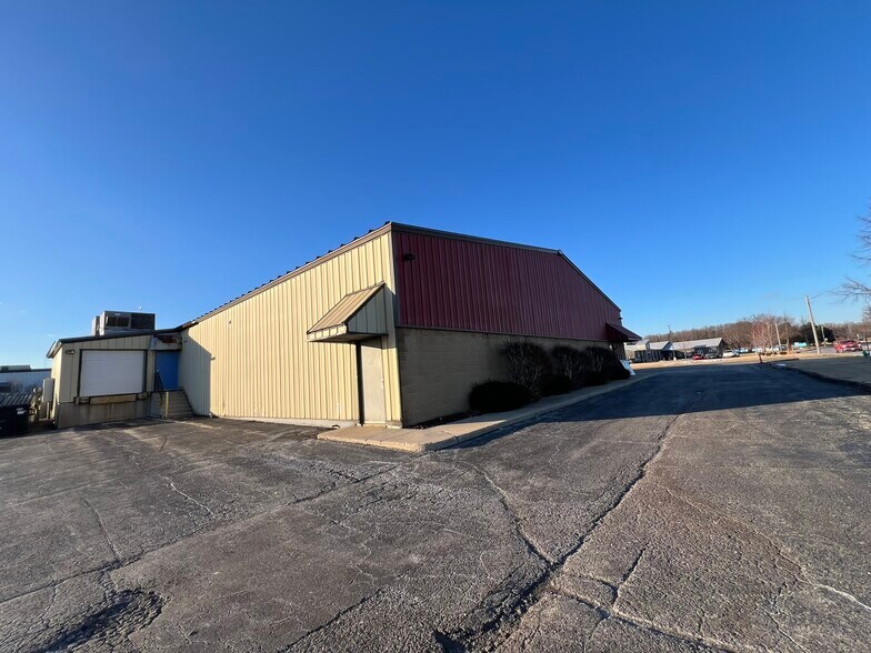 Primary Photo Of 3115 N Roemer Rd, Appleton Manufacturing For Lease