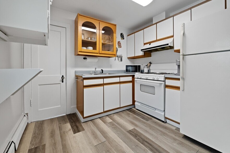 More Photos Of 162 Highland Ave, Manchester Center Apartments For Sale