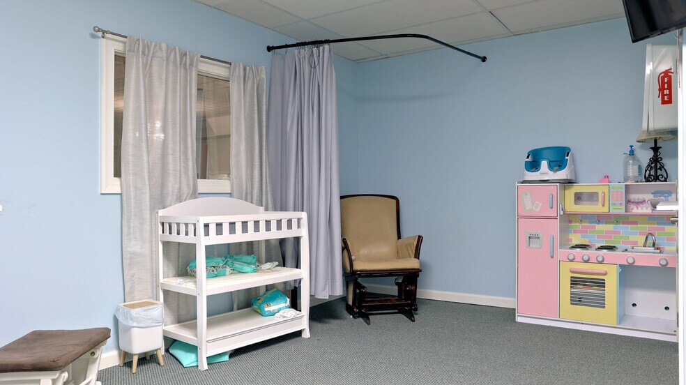 More Photos Of 301 Bolling St, Radford Religious Facility For Sale