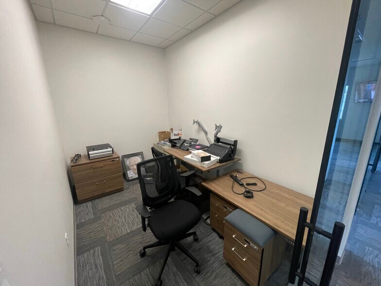 More Photos Of 4521 E 91st St, Tulsa Office For Lease