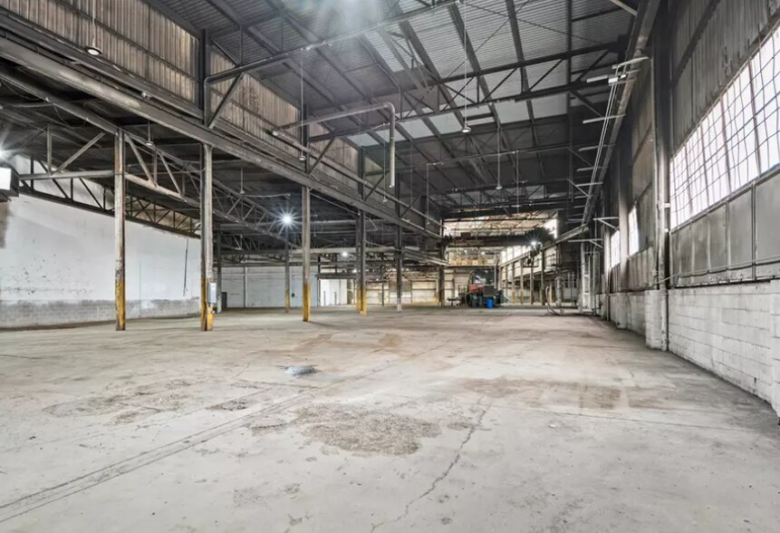 More Photos Of 2929 S Chase Ave, Milwaukee Warehouse For Sale