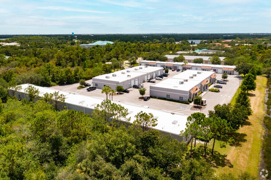 More Photos Of 7361 International Pl, Sarasota Showroom For Lease