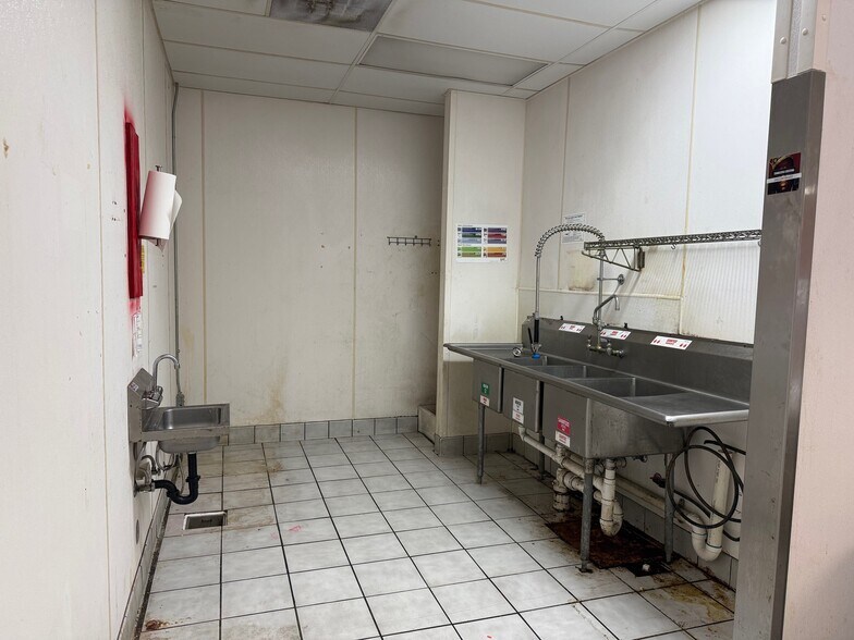 More Photos Of 1786 NW 9th St, Corvallis Convenience Store For Lease