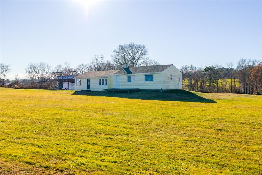 More Photos Of 89 Route 169, Woodstock Airport For Sale