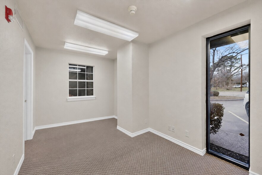 More Photos Of 2620 Carson St, Haltom City Light Distribution For Lease