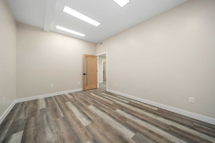 More Photos Of 465 E Palmdale Blvd, Palmdale Loft Creative Space For Lease