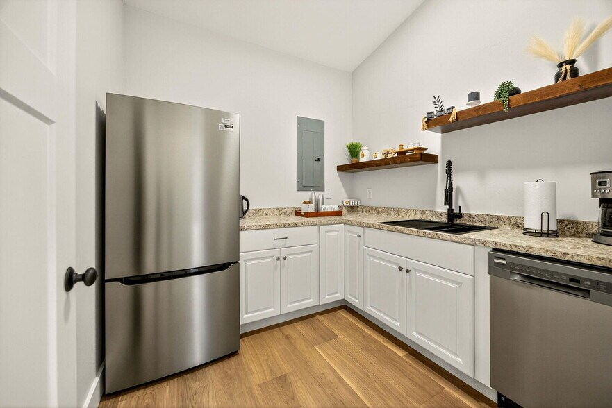 More Photos Of 111 Cedar St, Rogue River Office Residential For Sale