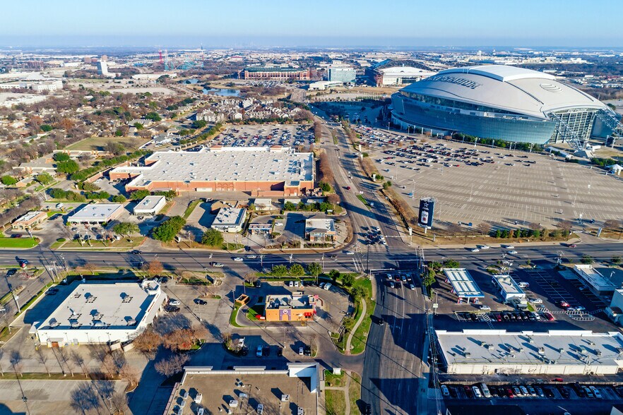 More Photos Of 1020 N Collins St, Arlington Drugstore For Sale