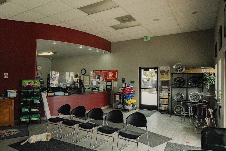 More Photos Of 6886 Santa Fe Dr, Winton Auto Repair For Sale
