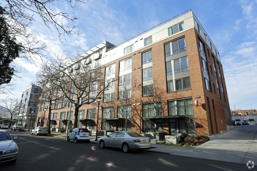 More Photos Of 118 Republican St, Seattle Apartments For Lease