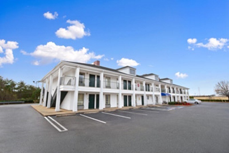 More Photos Of 164 Jameson Inn Dr, Forest City Hotel For Sale