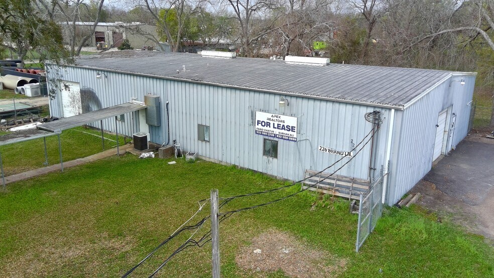 More Photos Of 226 Brand Ln, Stafford Warehouse For Lease