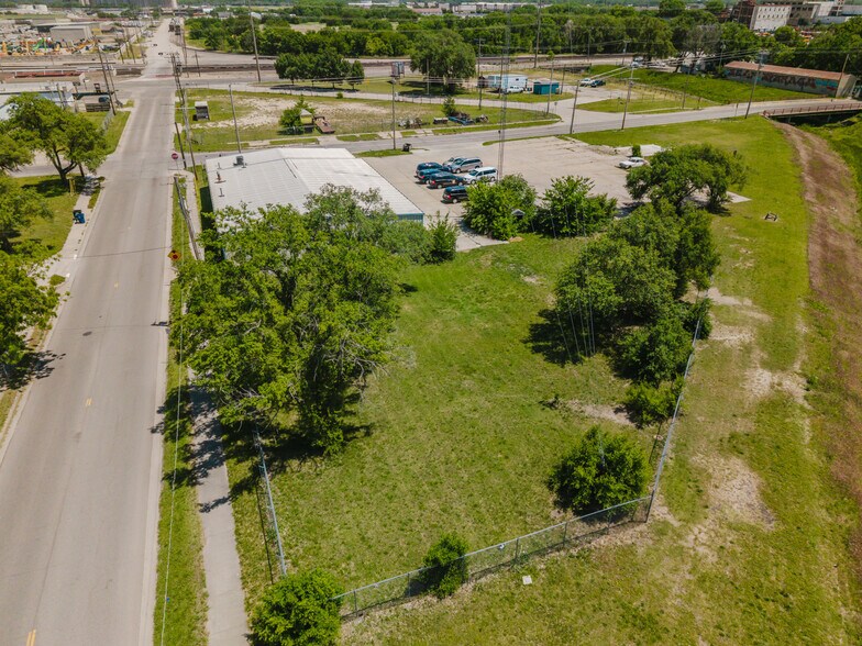 More Photos Of 2555 N Market St, Wichita Auto Repair For Sale
