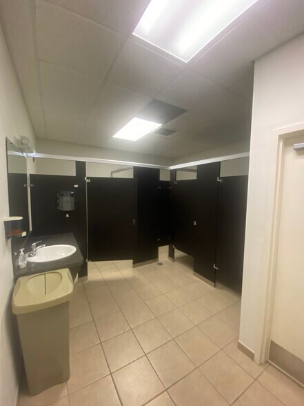 More Photos Of 15506 County Line Rd, Spring Hill Daycare Center For Lease