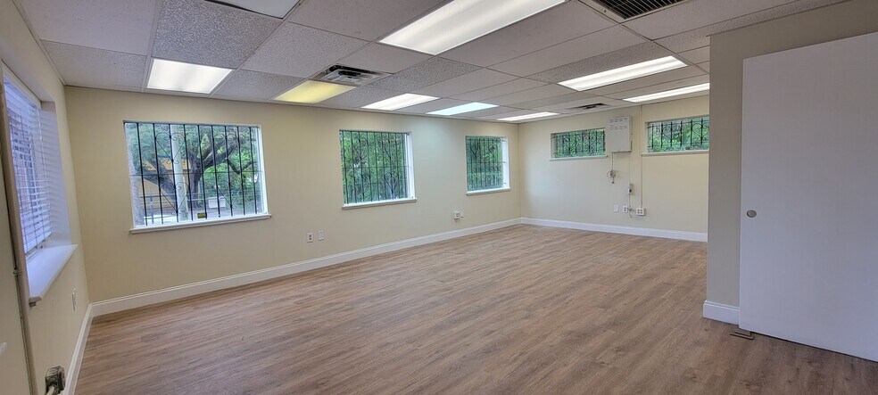 More Photos Of 7901 N Florida Ave, Tampa Unknown For Lease