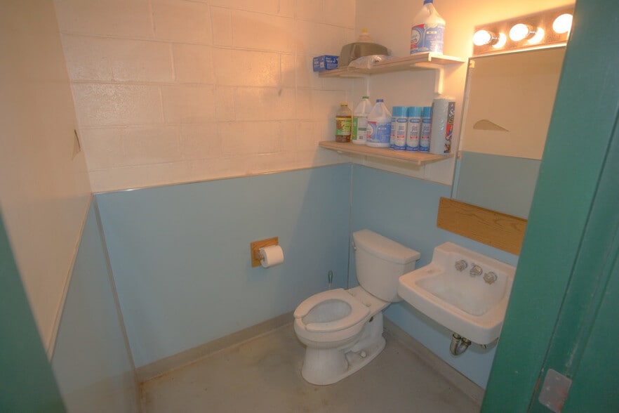 More Photos Of 1931 1st St, Livermore Freestanding For Sale